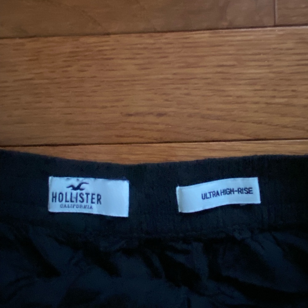 Hollister Super Flowy High Rise Shorts